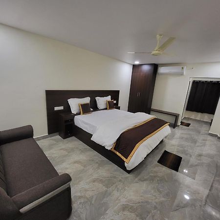 Sri Chitra Inn Hotel Tanuku ภายนอก รูปภาพ