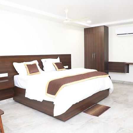 Sri Chitra Inn Hotel Tanuku ภายนอก รูปภาพ