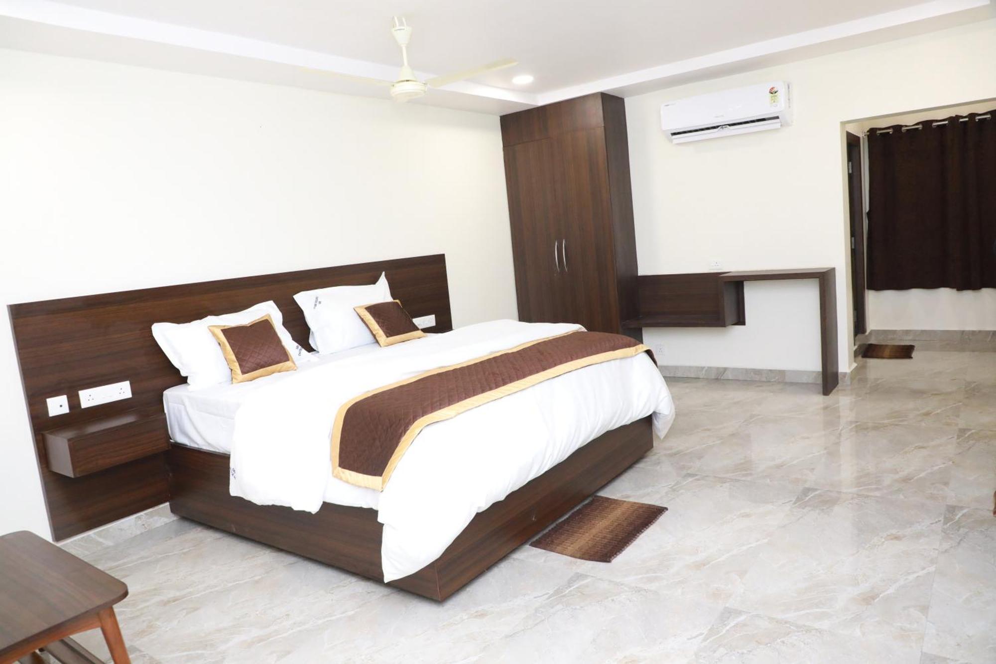 Sri Chitra Inn Hotel Tanuku ภายนอก รูปภาพ