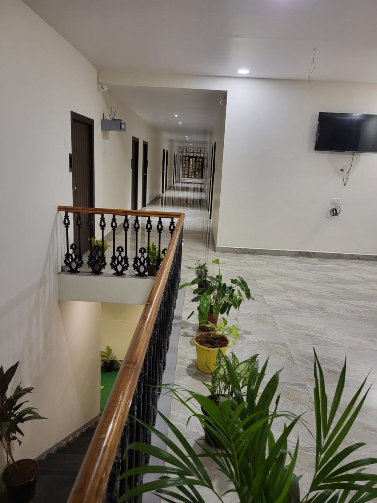 Sri Chitra Inn Hotel Tanuku ภายนอก รูปภาพ