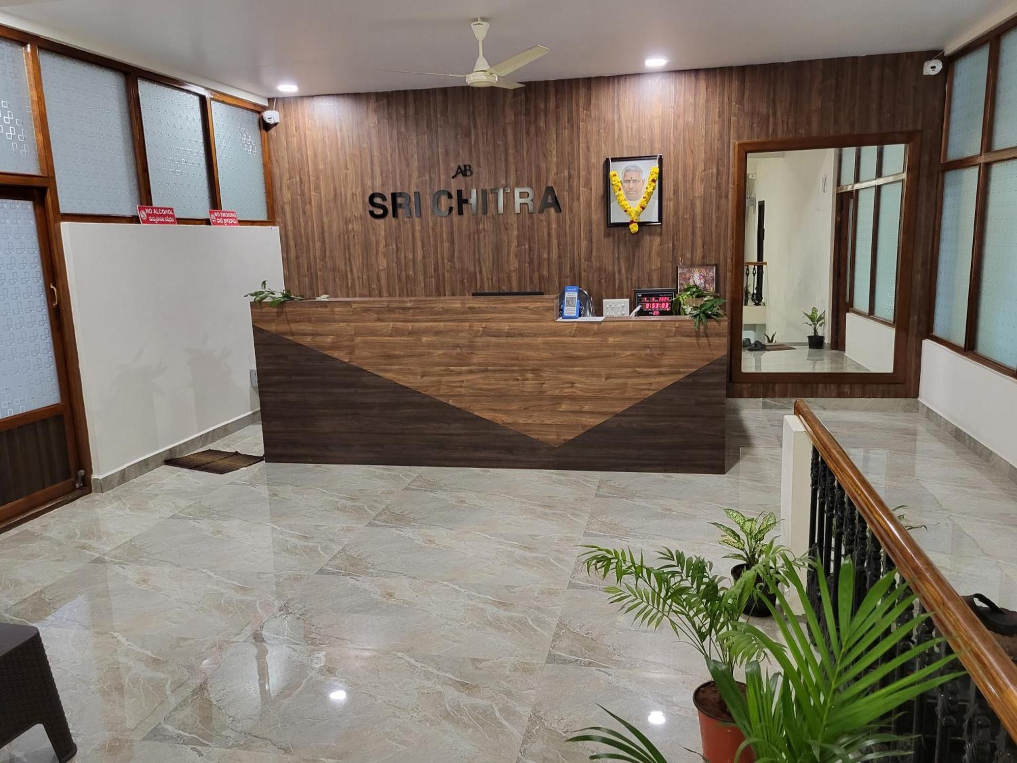 Sri Chitra Inn Hotel Tanuku ภายนอก รูปภาพ