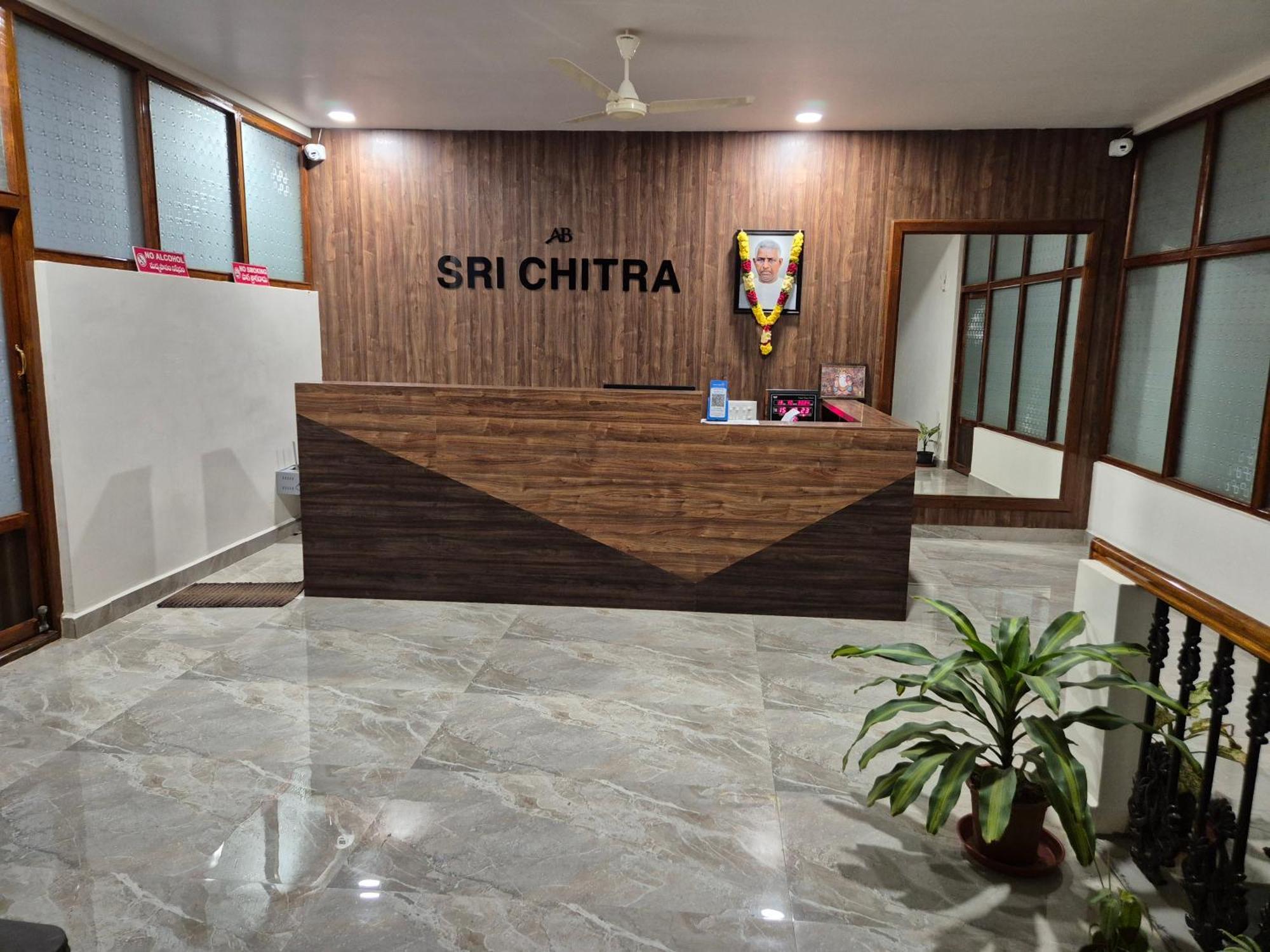 Sri Chitra Inn Hotel Tanuku ภายนอก รูปภาพ