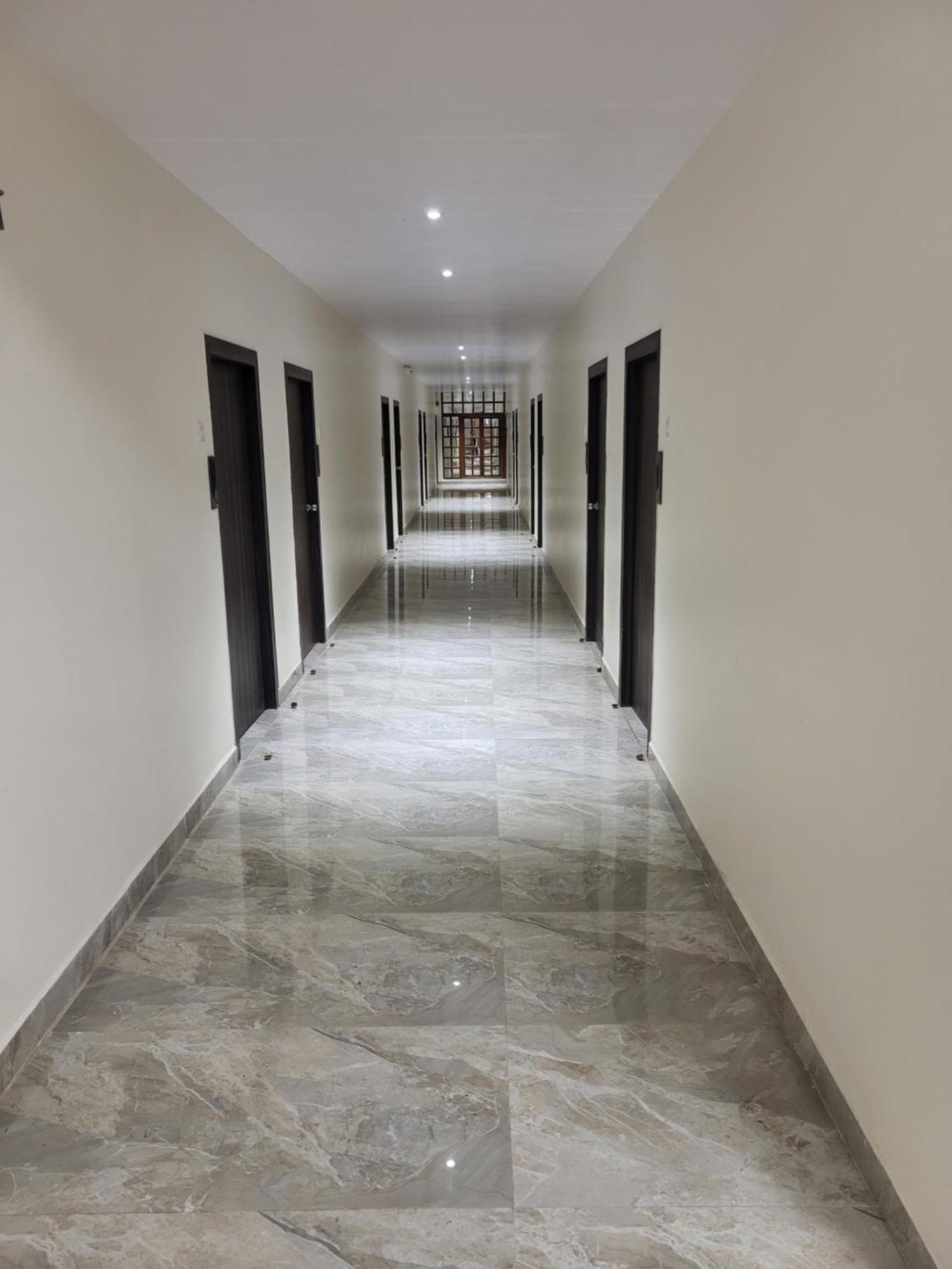 Sri Chitra Inn Hotel Tanuku ภายนอก รูปภาพ