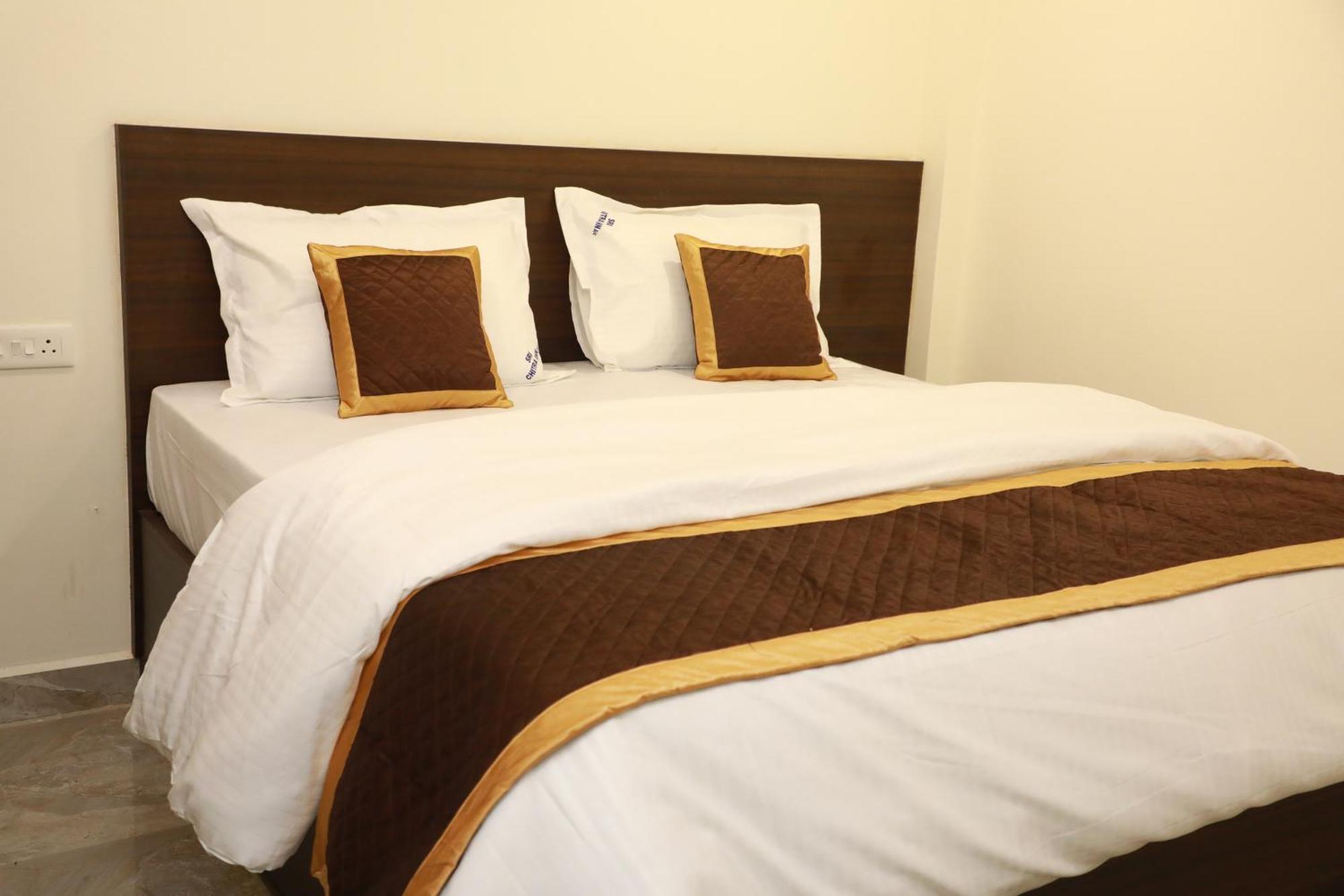 Sri Chitra Inn Hotel Tanuku ภายนอก รูปภาพ