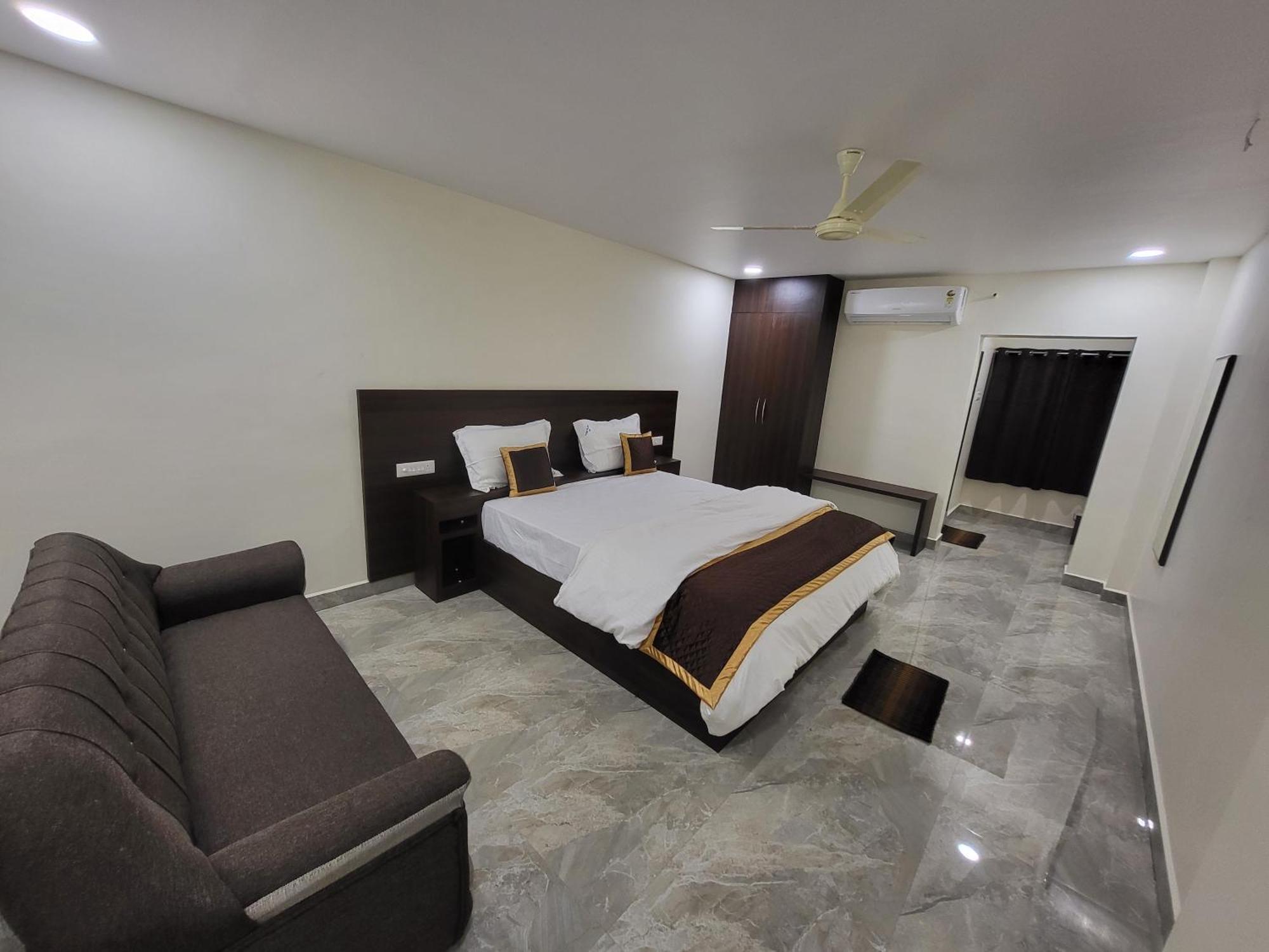 Sri Chitra Inn Hotel Tanuku ภายนอก รูปภาพ