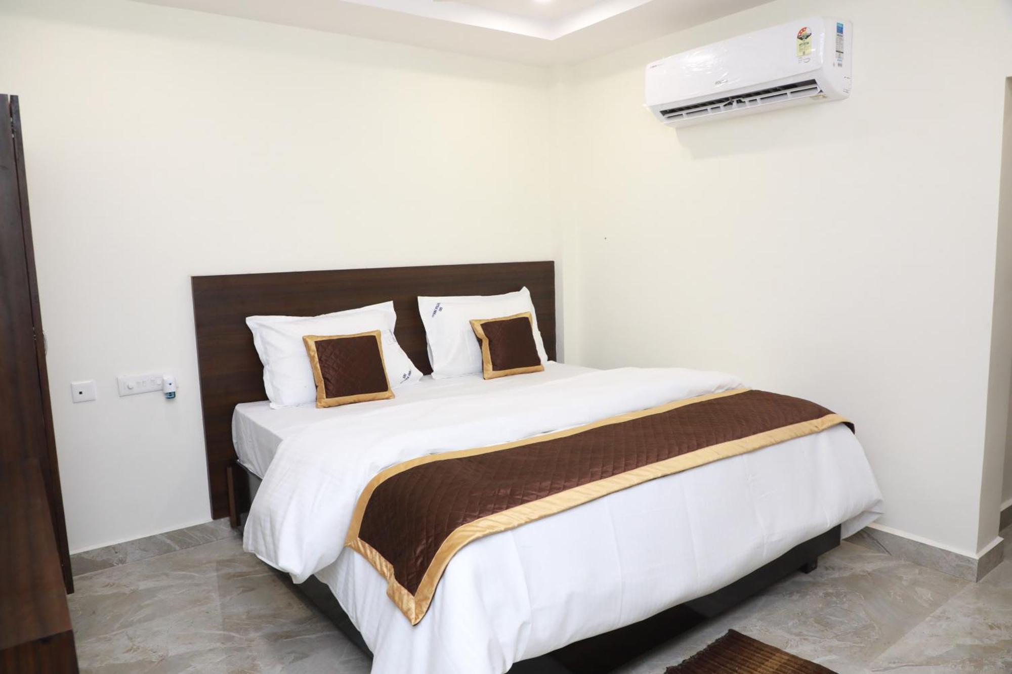 Sri Chitra Inn Hotel Tanuku ภายนอก รูปภาพ