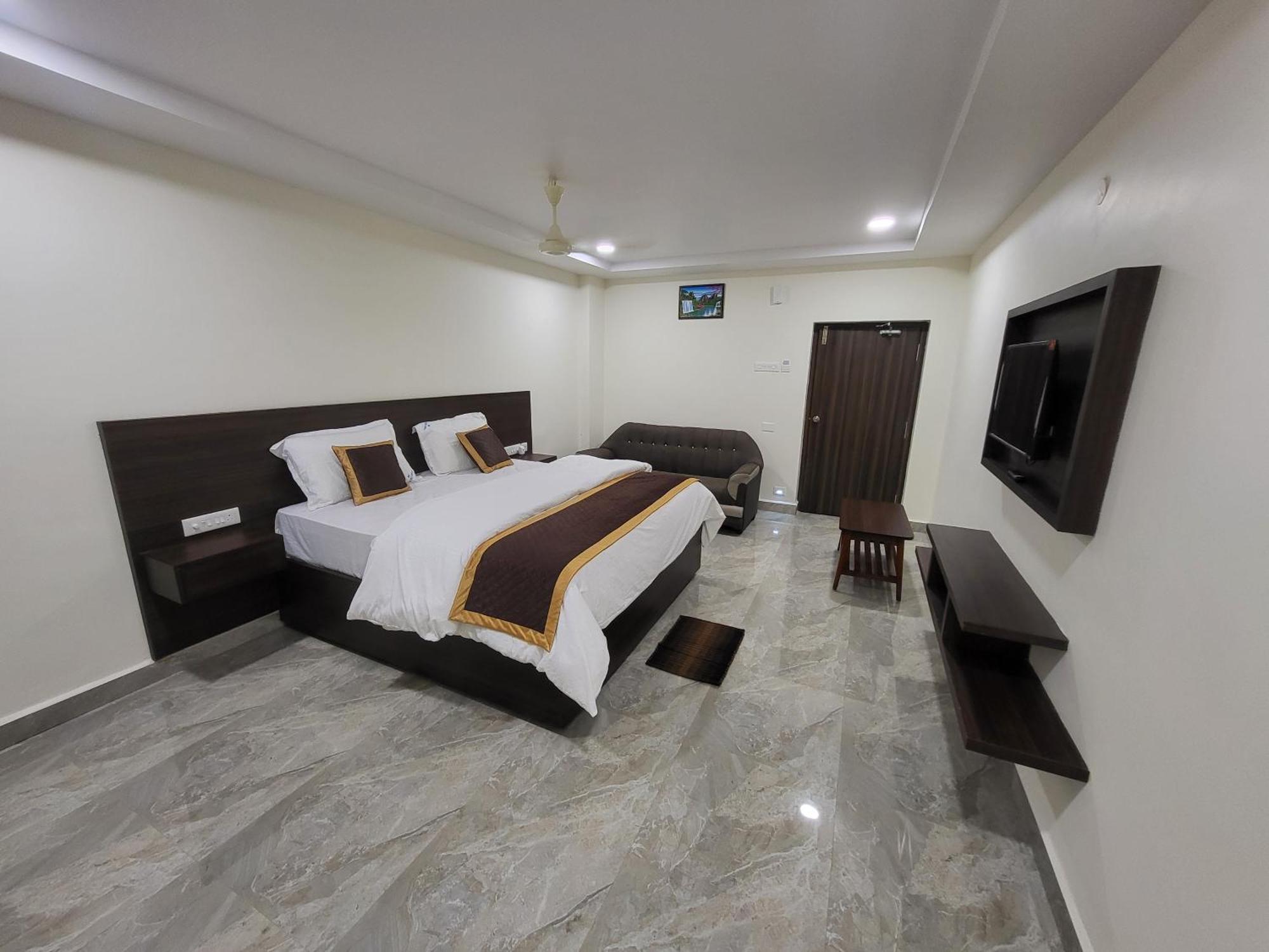Sri Chitra Inn Hotel Tanuku ภายนอก รูปภาพ