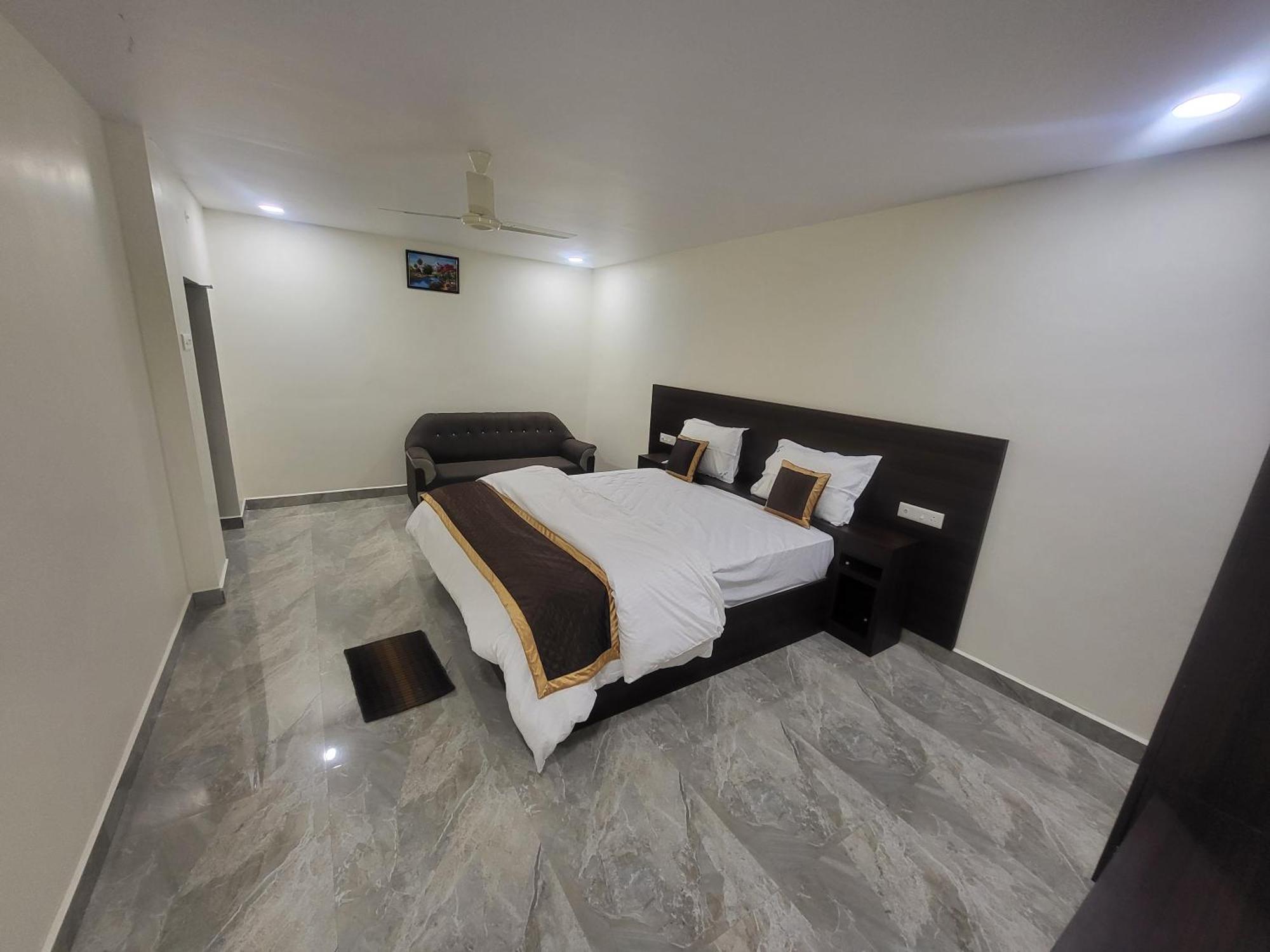 Sri Chitra Inn Hotel Tanuku ภายนอก รูปภาพ