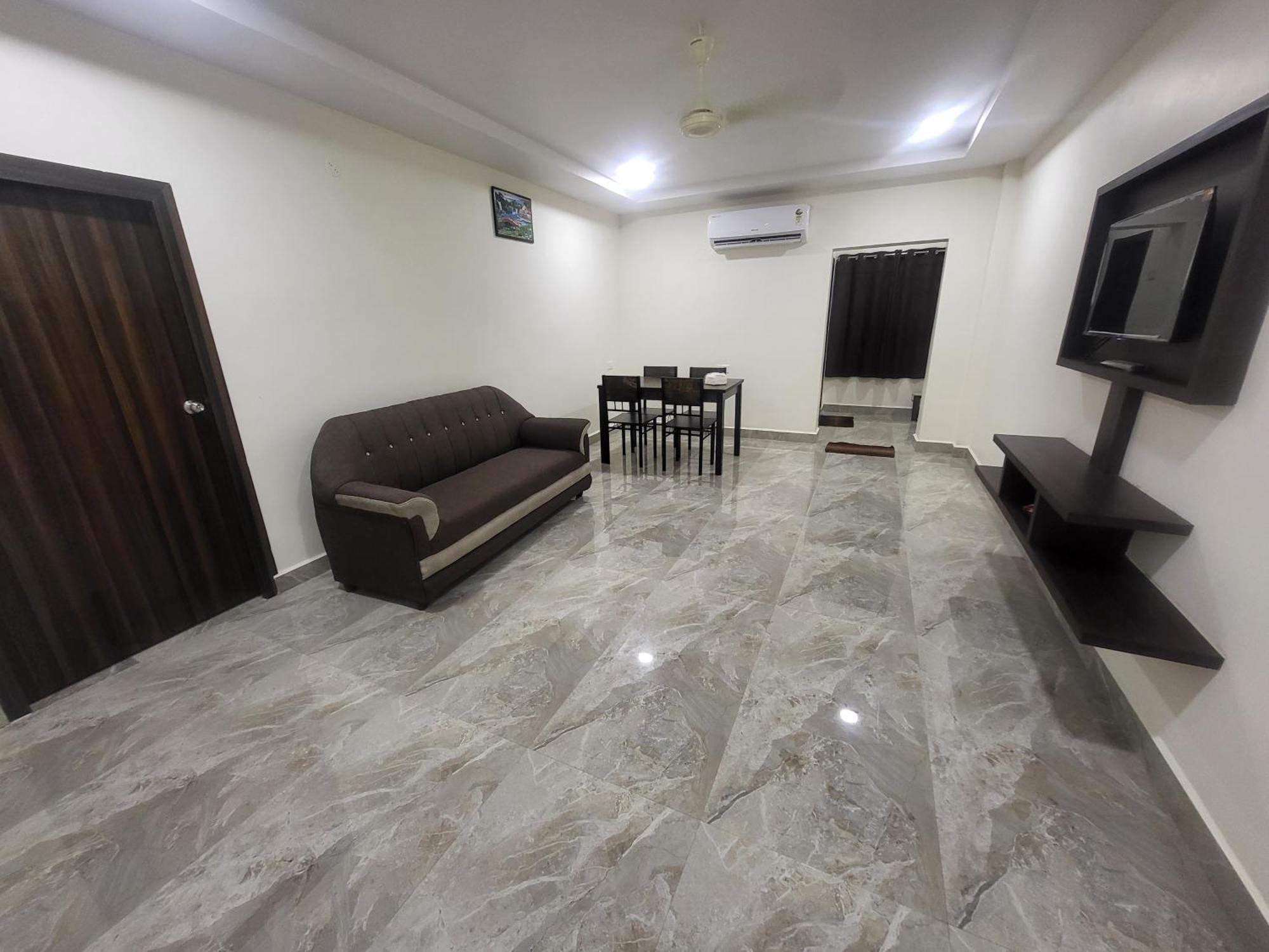 Sri Chitra Inn Hotel Tanuku ภายนอก รูปภาพ