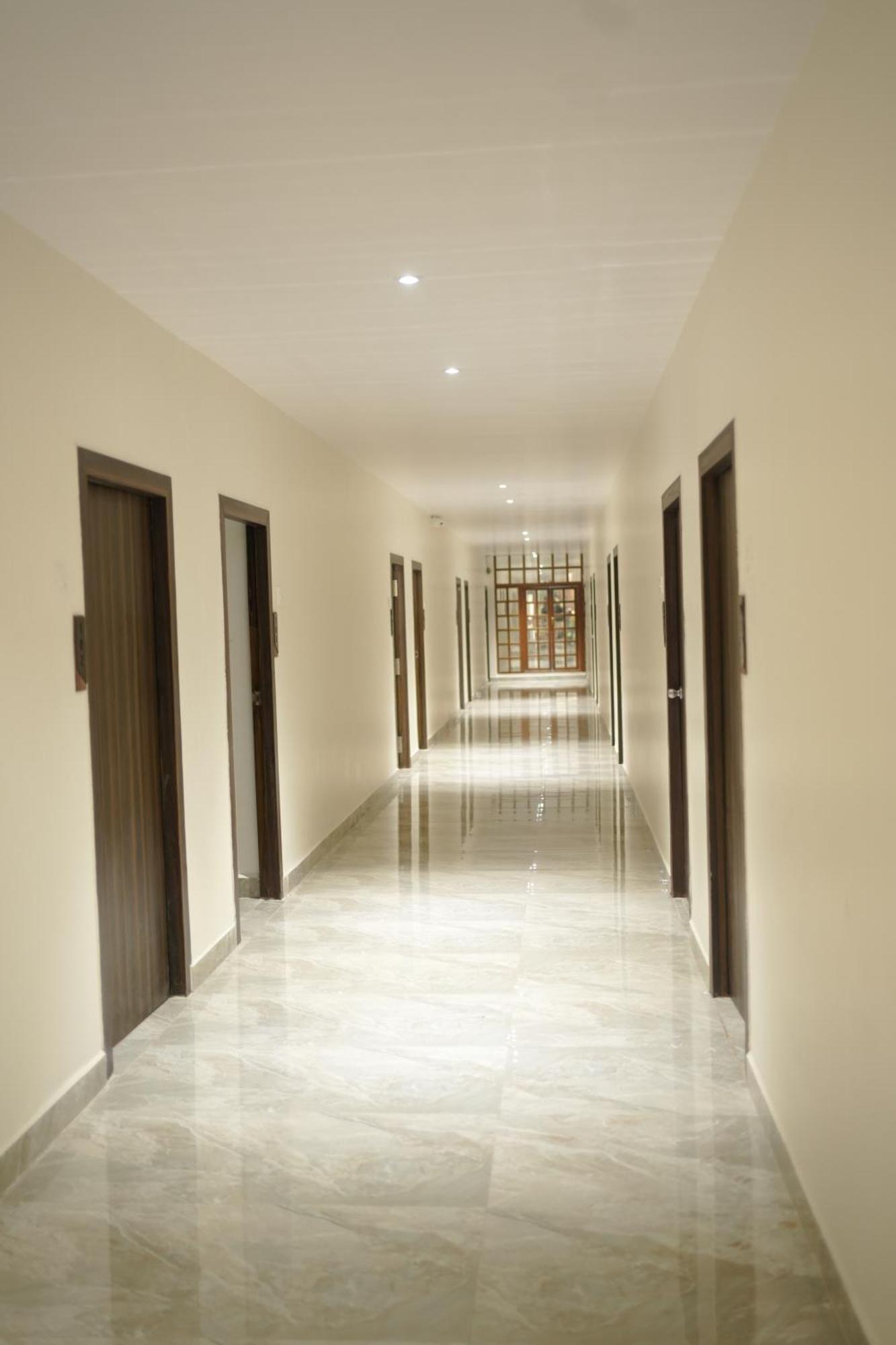 Sri Chitra Inn Hotel Tanuku ภายนอก รูปภาพ