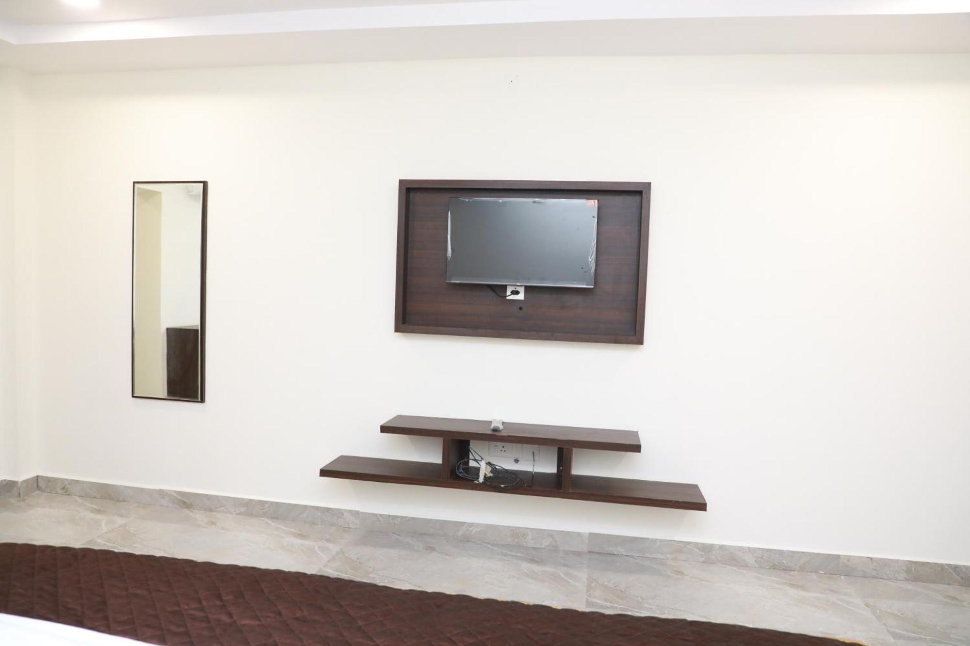 Sri Chitra Inn Hotel Tanuku ภายนอก รูปภาพ