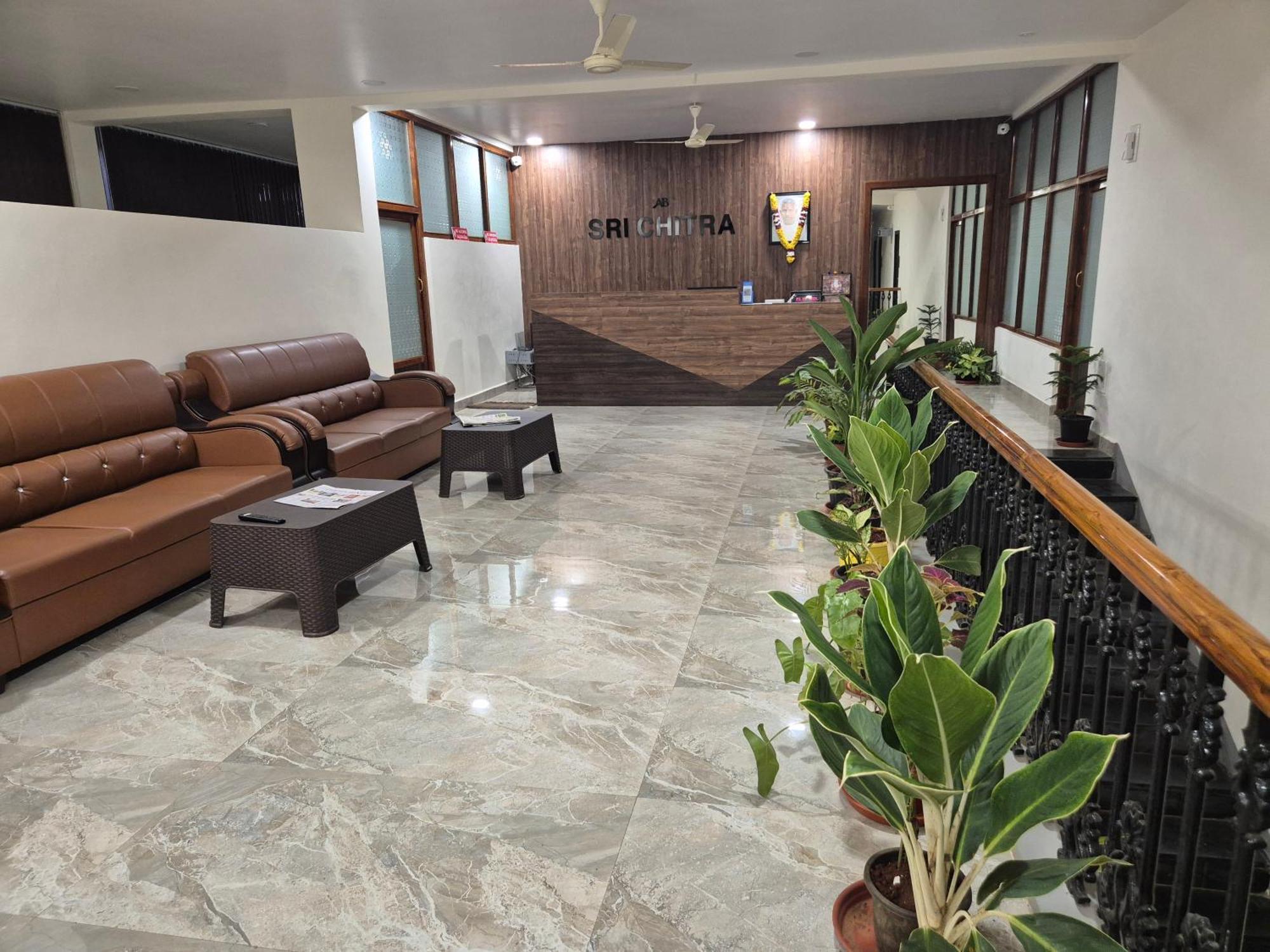 Sri Chitra Inn Hotel Tanuku ภายนอก รูปภาพ