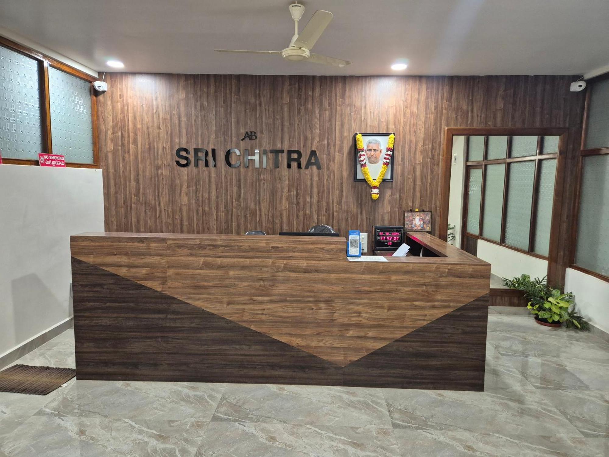 Sri Chitra Inn Hotel Tanuku ภายนอก รูปภาพ